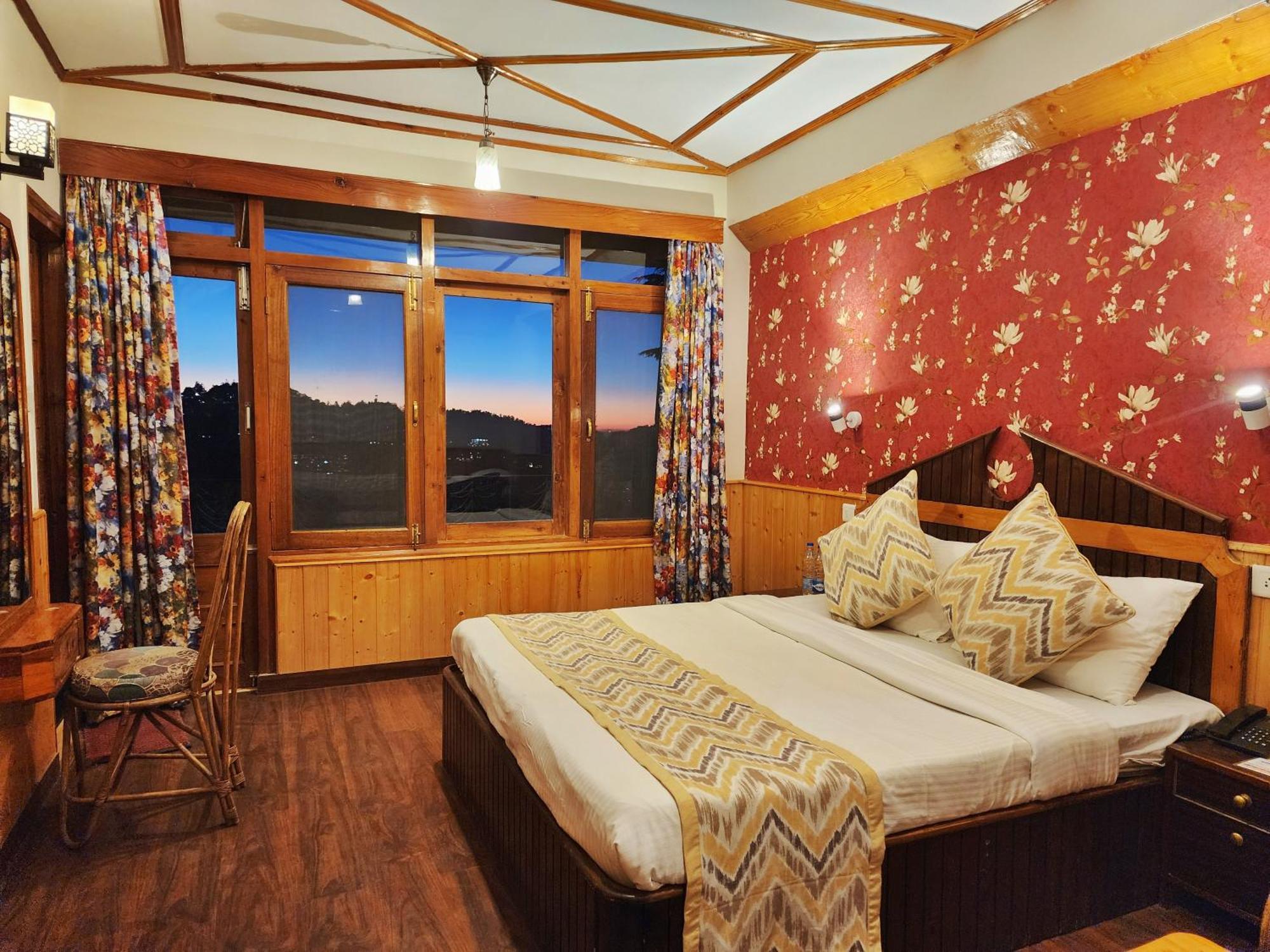 Hotel Pineview Шимла Экстерьер фото