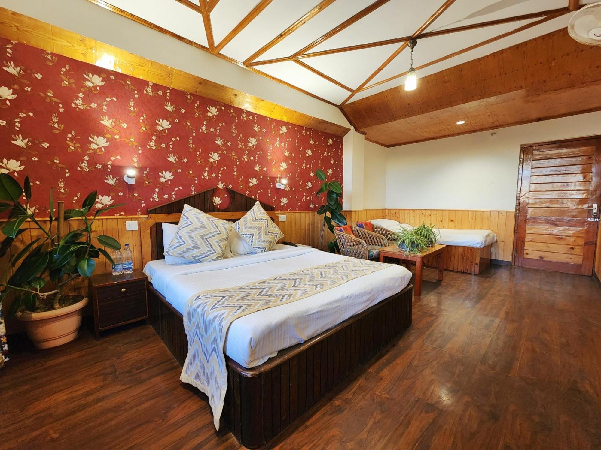 Hotel Pineview Шимла Экстерьер фото