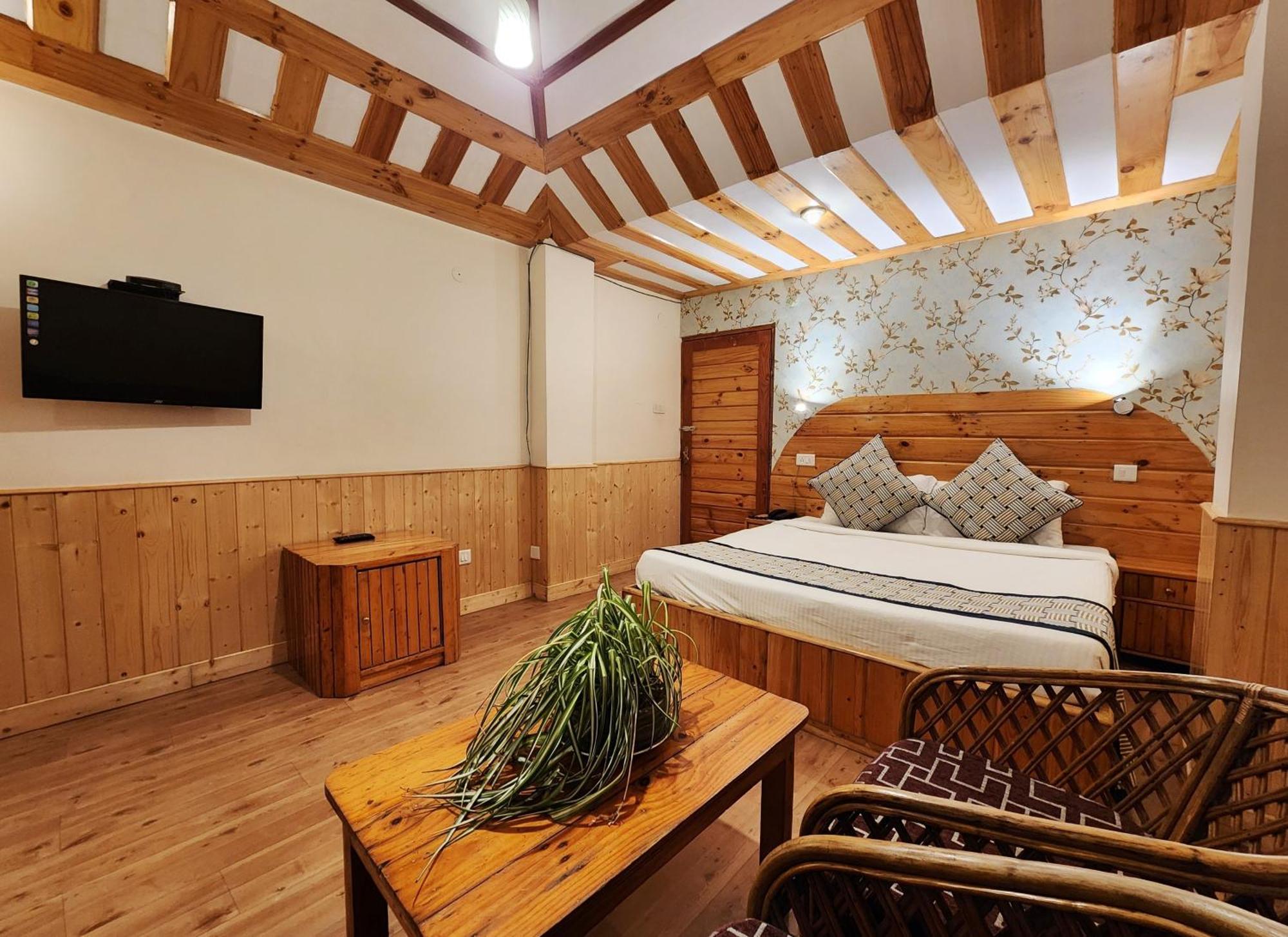 Hotel Pineview Шимла Экстерьер фото